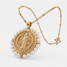 Cargar imagen en el visor de la galería, Saint Benedict Pearls, 18k Gold | Llena de Gracia