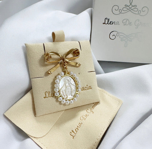 Virgin Mary Bow Pin – Gold-Plated with Mother-of-Pearl Medal & Natural Pearls
