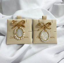 Load image into Gallery viewer, Virgin Mary Bow Pin – Gold-Plated with Mother-of-Pearl Medal &amp; Natural Pearls
