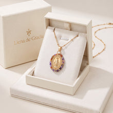 Cargar imagen en el visor de la galería, Miraculous Medal with Crystals, 18k Gold | Llena de Gracia
