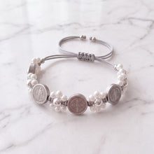 Cargar imagen en el visor de la galería, Saint Benedict Silver Floral Bracelet
