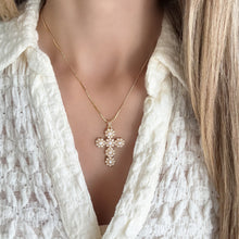 Load image into Gallery viewer, Flowered Cross, 18k Gold | Llena de Gracia

